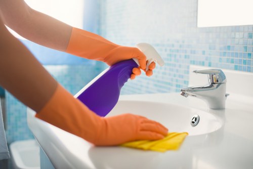 Wet floor warning during carpet cleaning